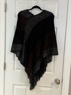 Jack & Missy Fringed Knit Poncho in Black and Dark Brown